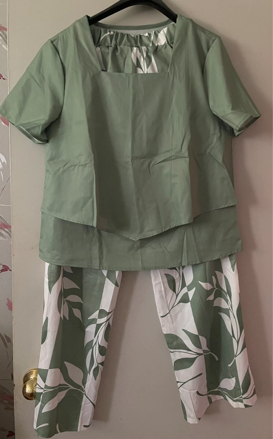 ⚽️OLIVE TOP AND PANTS SET LEAF DESIGN