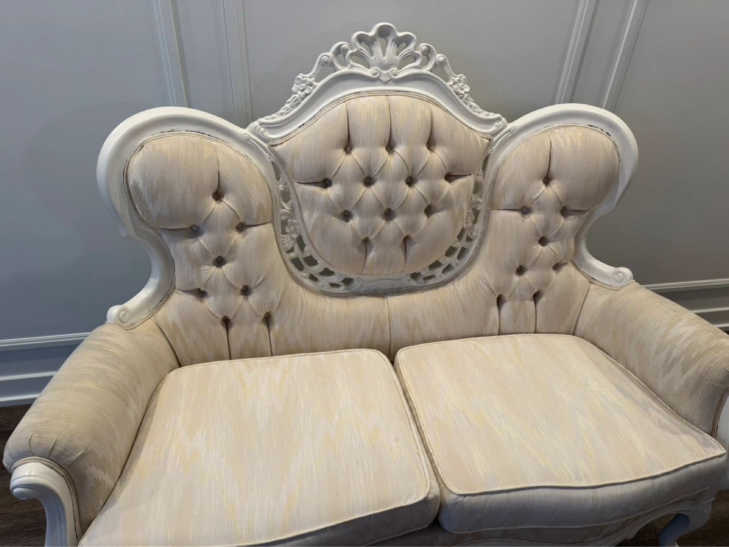 Vintage Style Loveseat Sofa - Great Craftsmanship - photo 5
