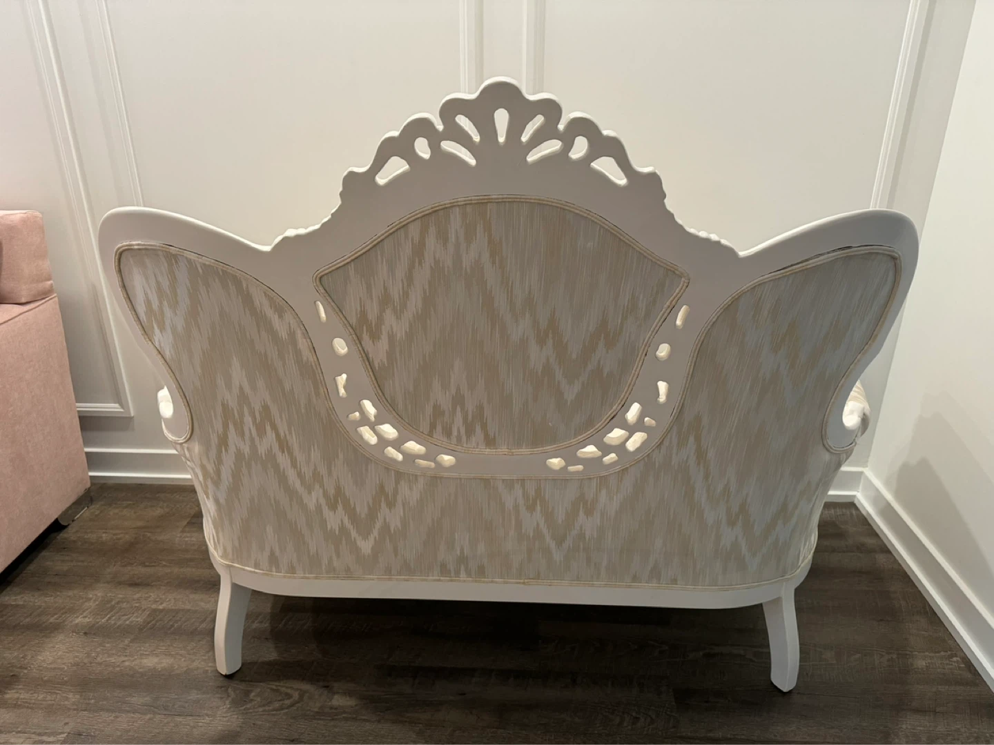 Vintage Style Loveseat Sofa - Great Craftsmanship - photo 2