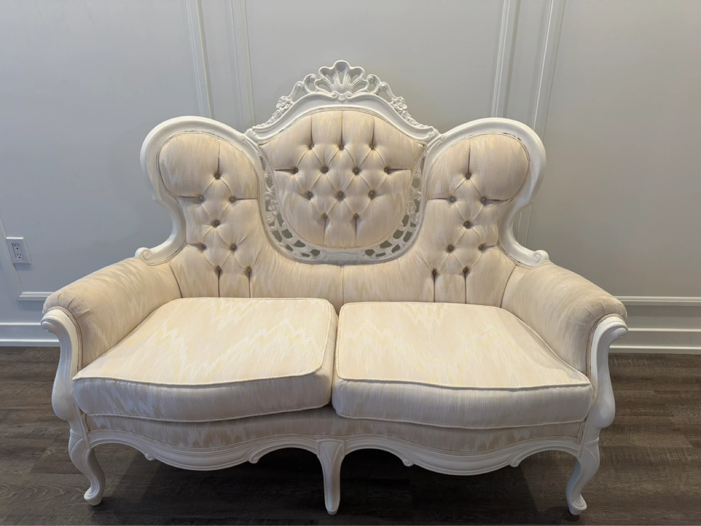 Vintage Style Loveseat Sofa - Great Craftsmanship - photo 4