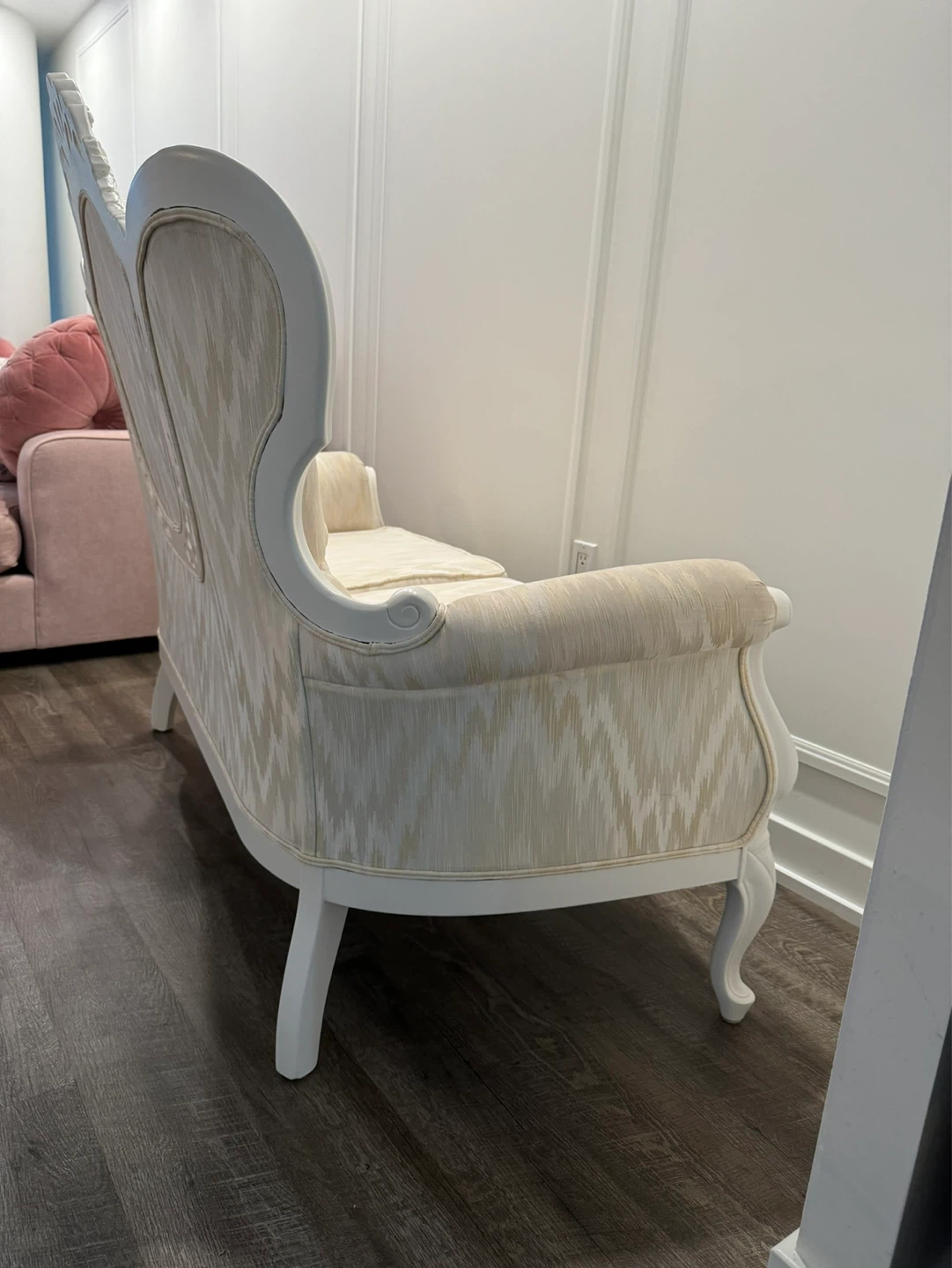 Vintage Style Loveseat Sofa - Great Craftsmanship - photo 3