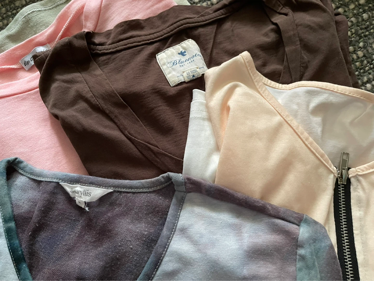 ⚽️Bundle of 4 Women's Tops - photo 2