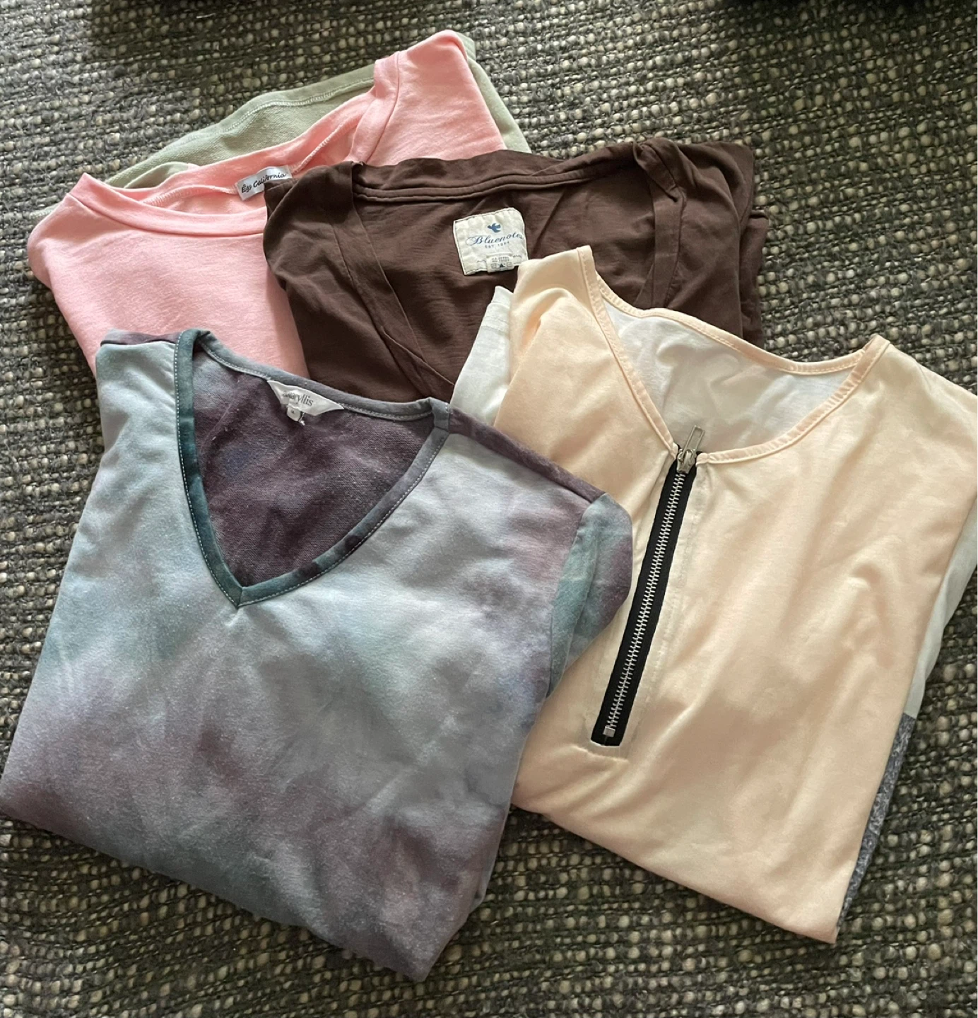 ⚽️Bundle of 4 Women's Tops