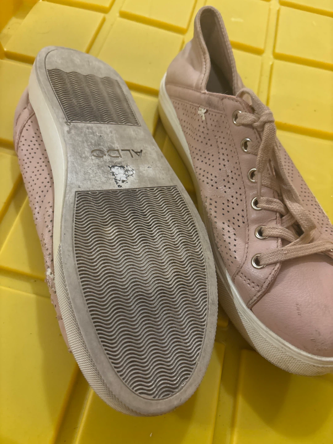 ⚽ Aldo Women's Pink Perforated Sneakers - photo 3