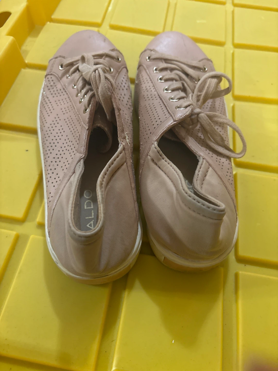 ⚽ Aldo Women's Pink Perforated Sneakers - photo 2