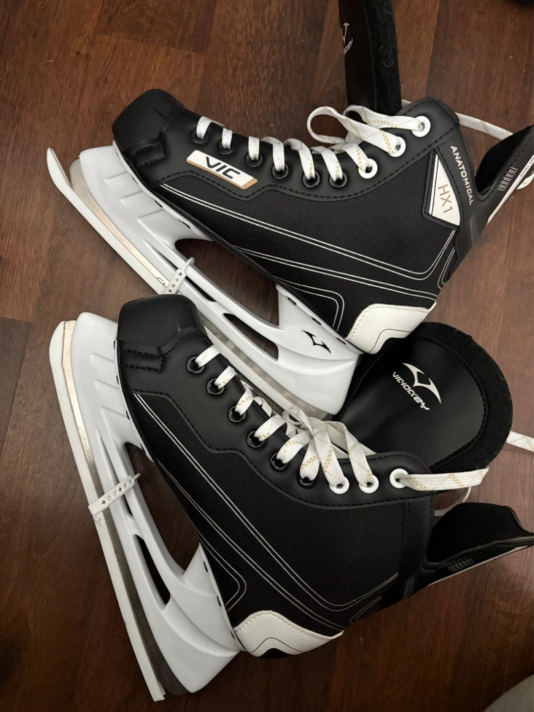 Vickery HXT  Skates Size 6 ⚽️