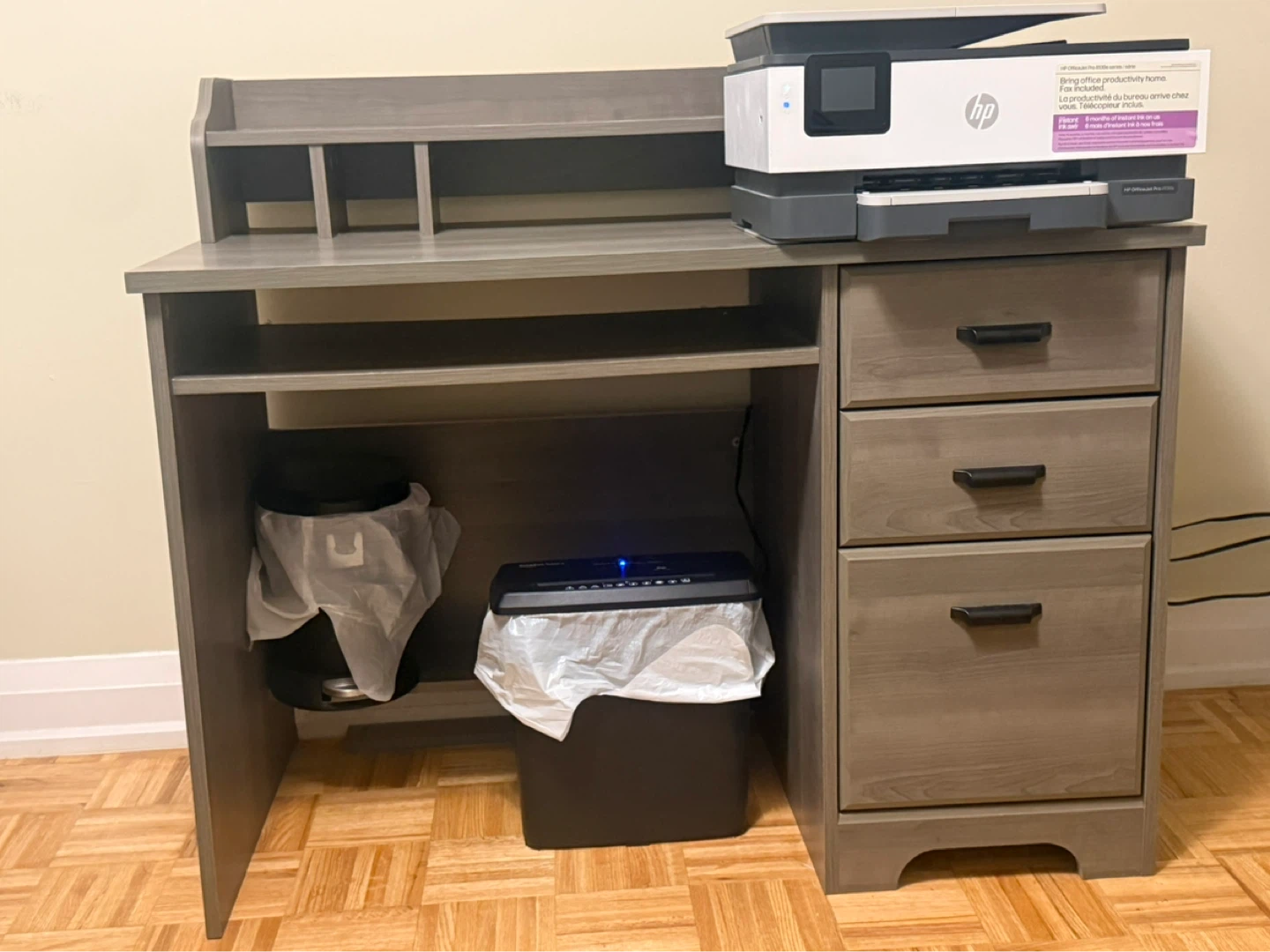 Office desk with free chair