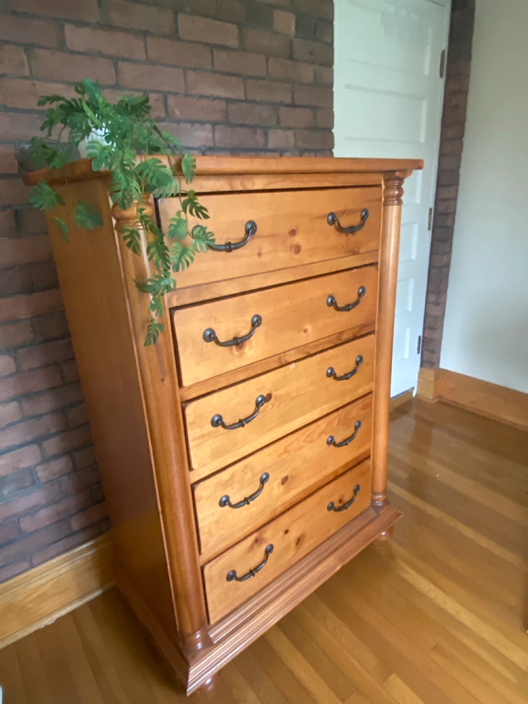 Large wooden dresser - photo 2
