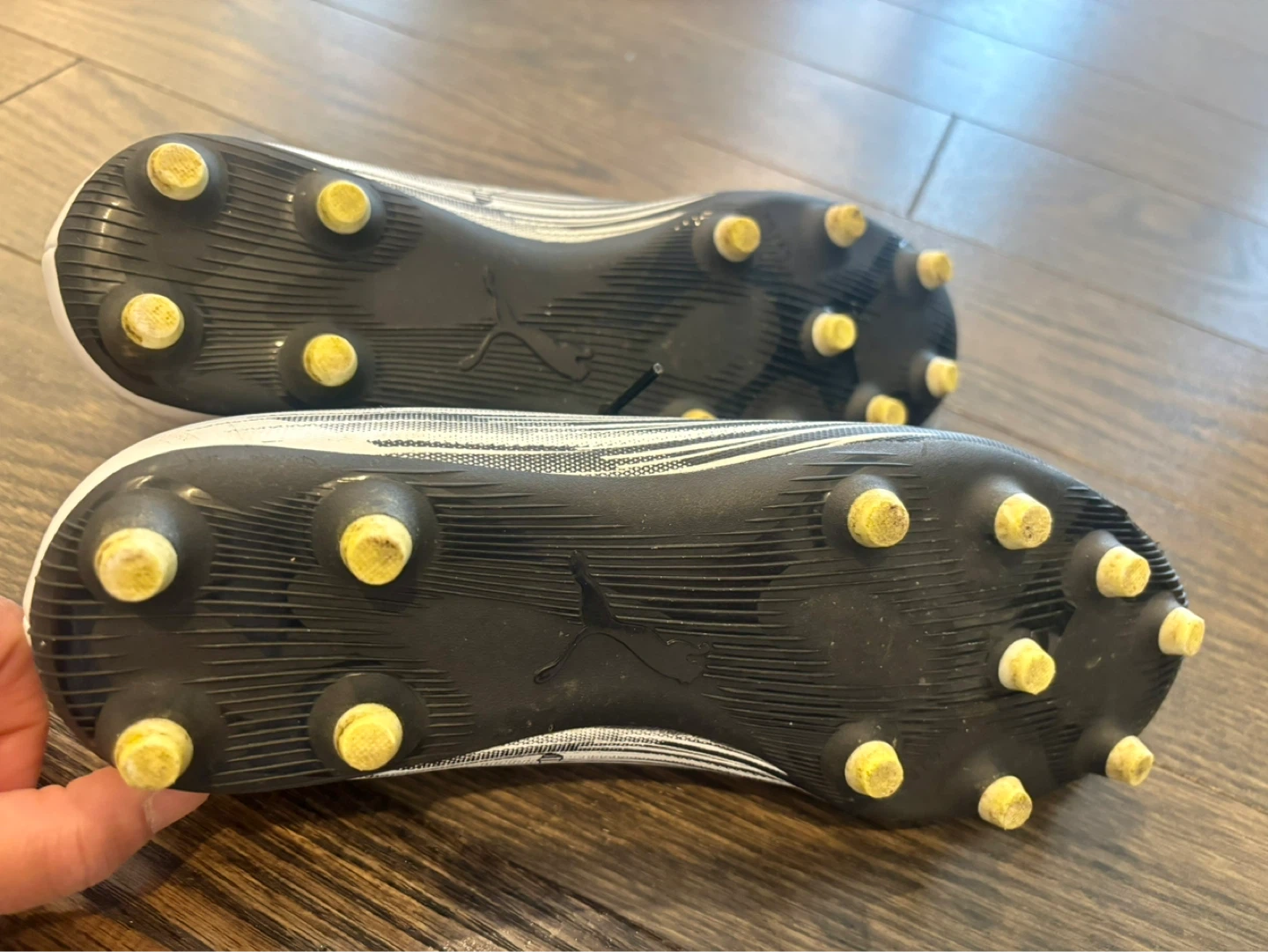 Puma Soccer Cleats, Youth Size 8, Like New - photo 3