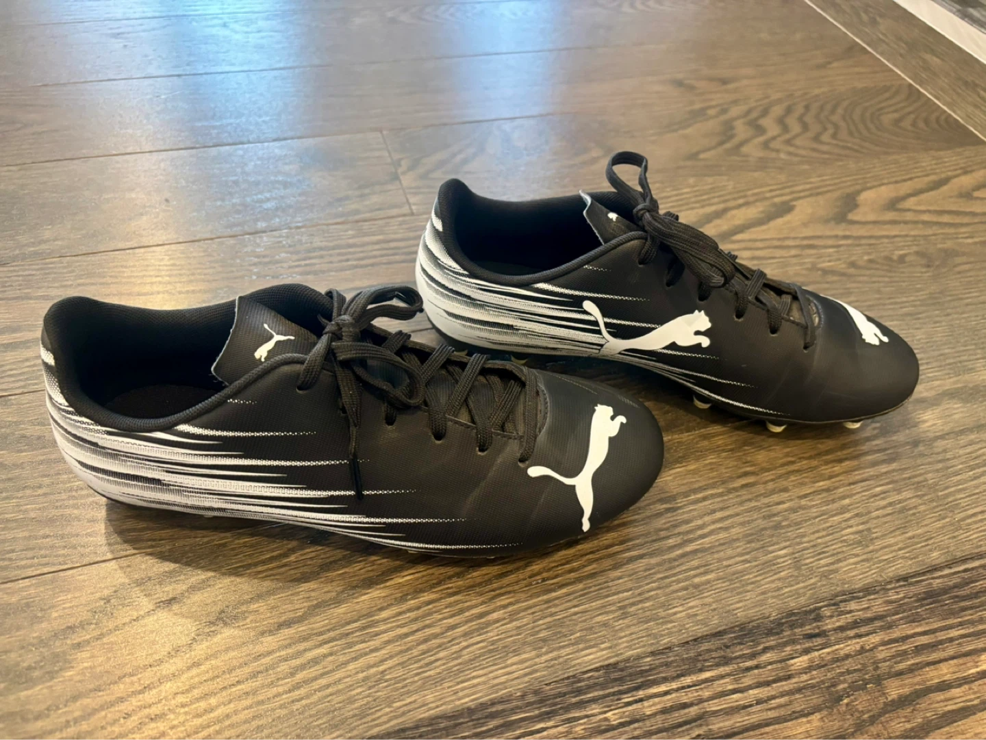 Puma Soccer Cleats, Youth Size 8, Like New - photo 2
