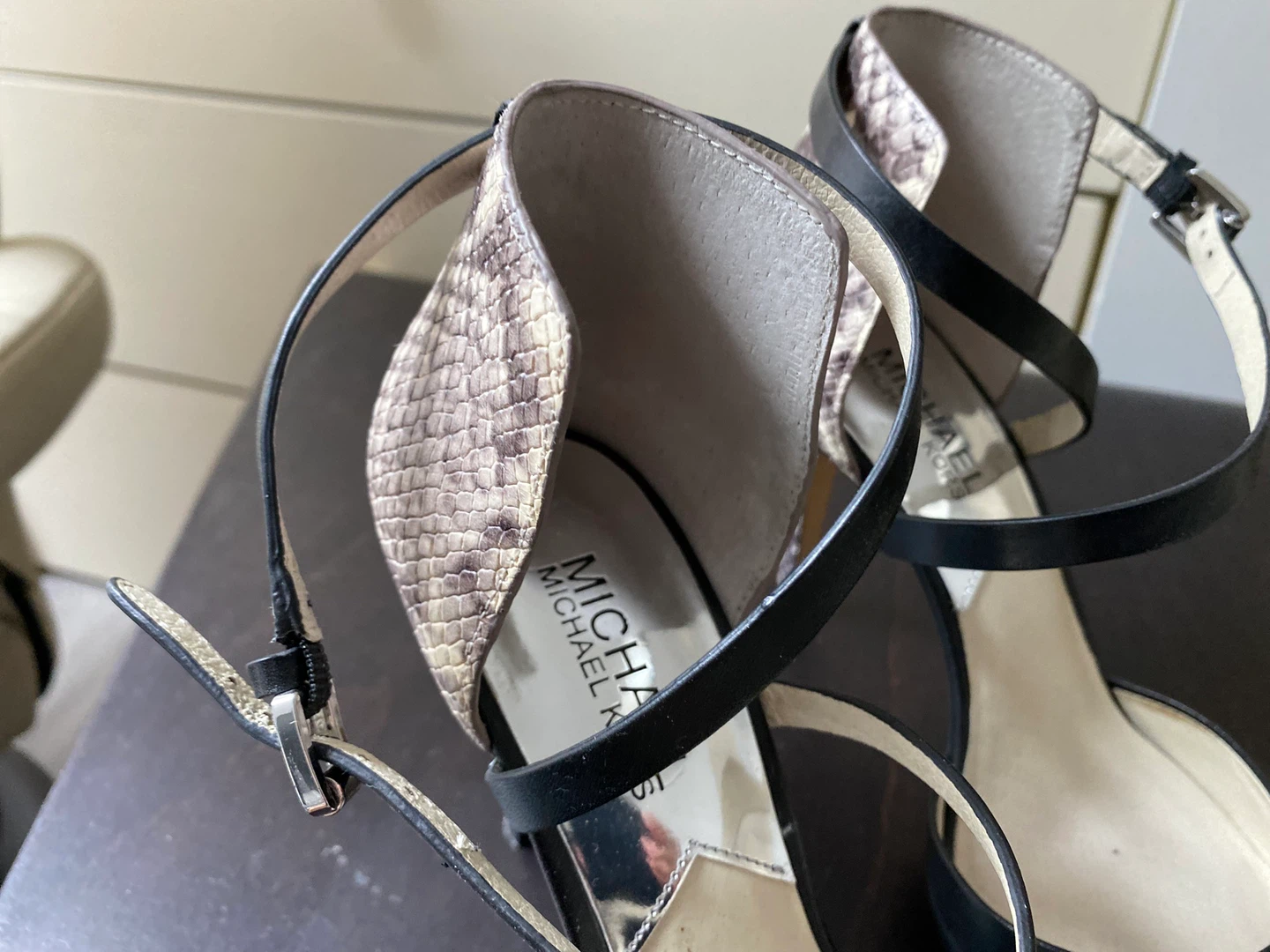 Michael Kors Black Leather Snake design Heel Pumps - photo 5