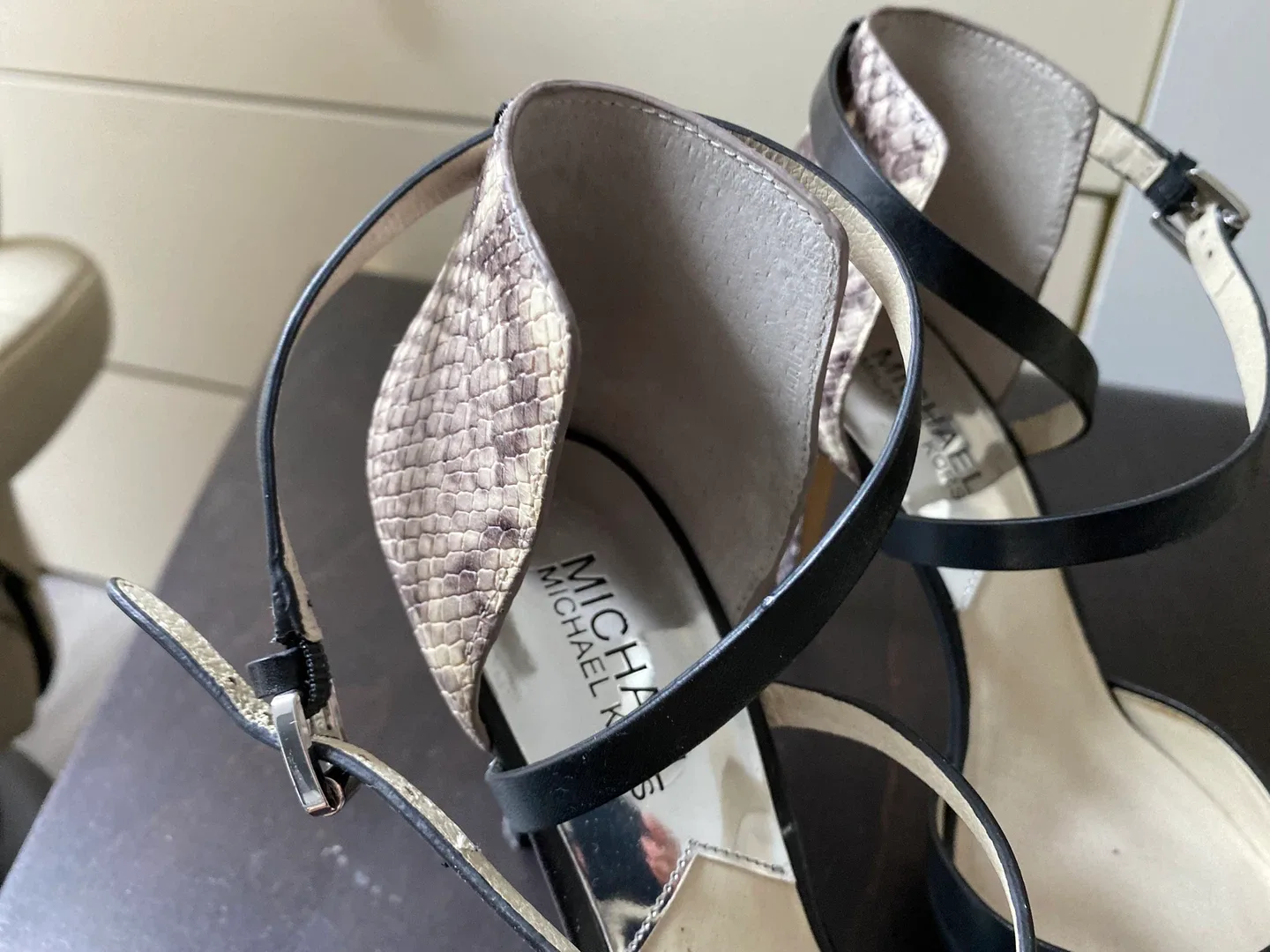 Michael Kors Black Leather Snake design Heel Pumps - photo 5