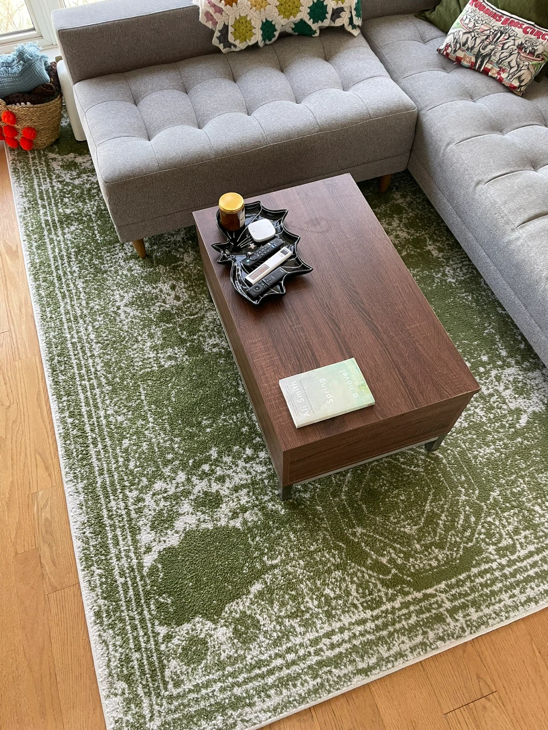 6x9 Bexley Collection Area Rug - Green and white