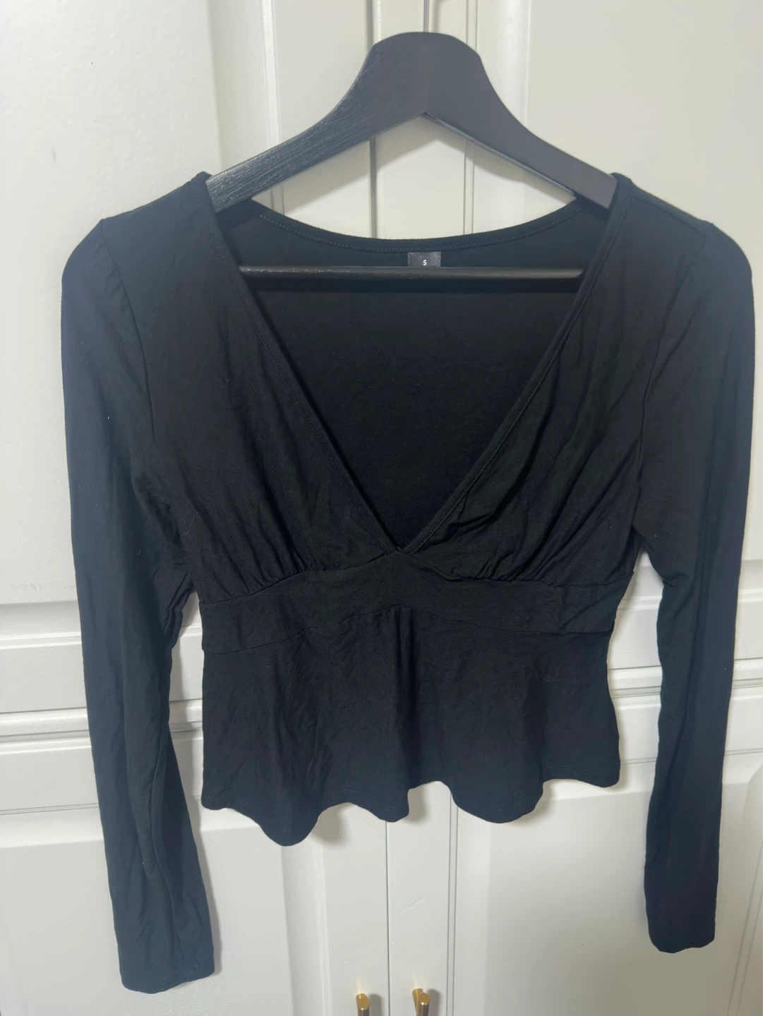 Black long sleeve v-neck top