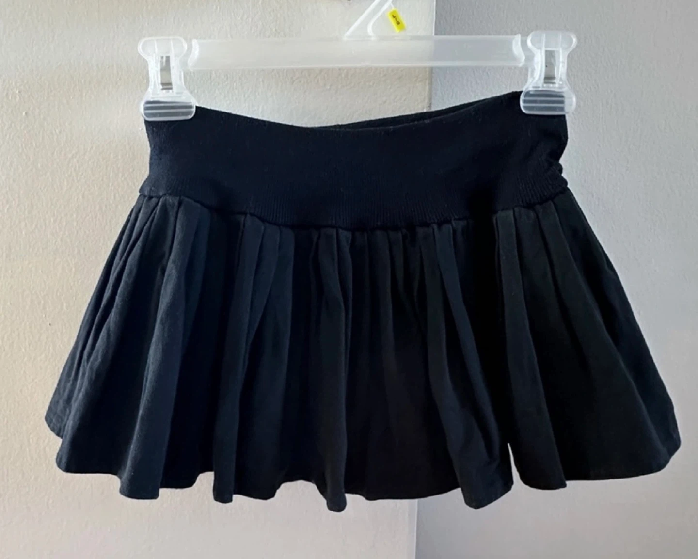 Black Pleated Short Skirt