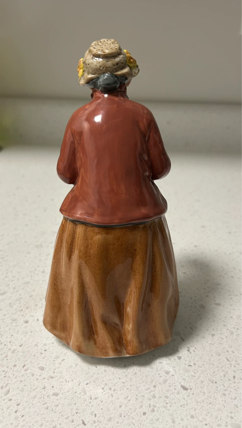 Royal Doulton  "Teatime" HN 2255 Figurine - photo 2