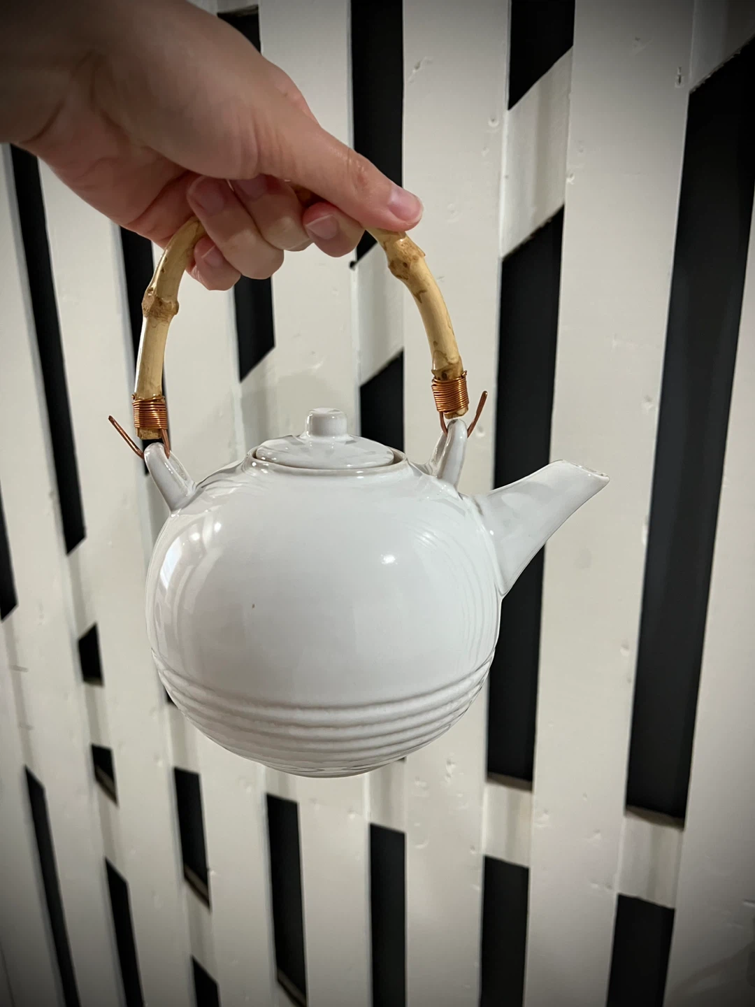 White Teapot with Bamboo Handle - photo 5