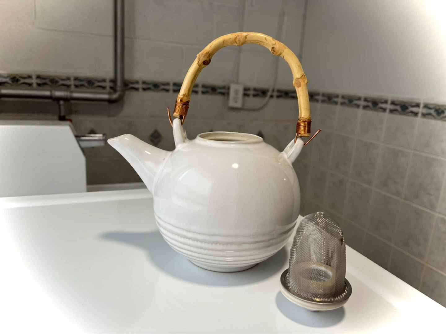 White Teapot with Bamboo Handle - photo 4