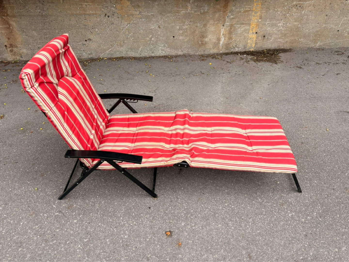 ⚽️ Red Striped Chaise Lounge Chair - photo 4