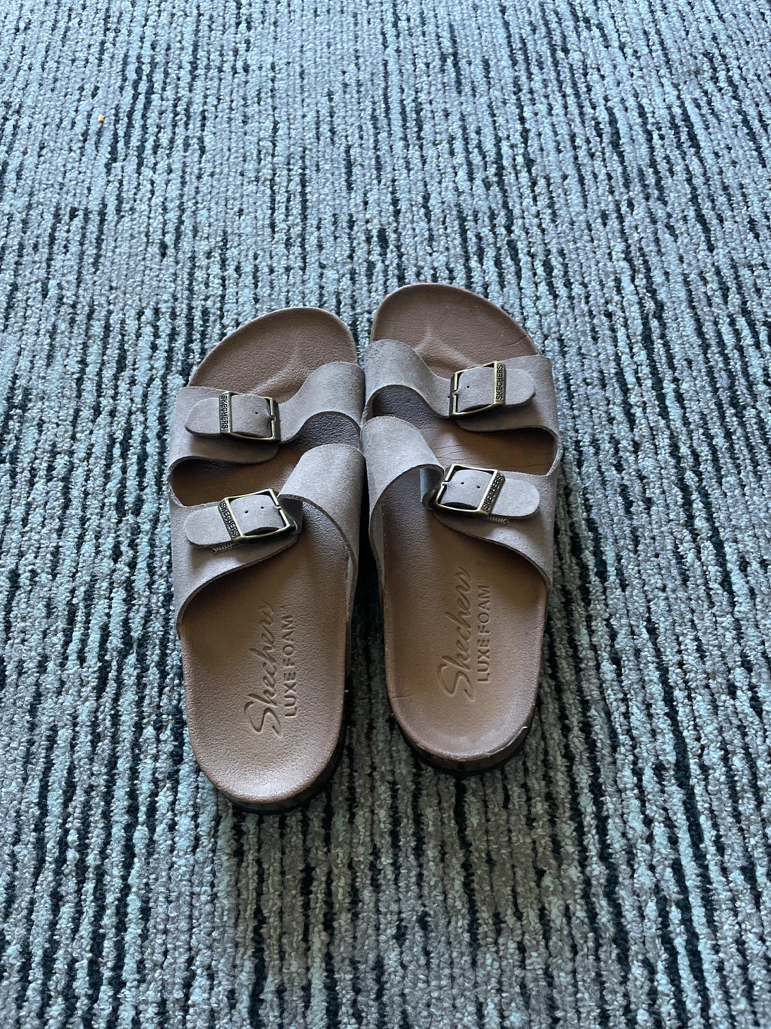 ⚽️Skechers Luxe Foam Slides