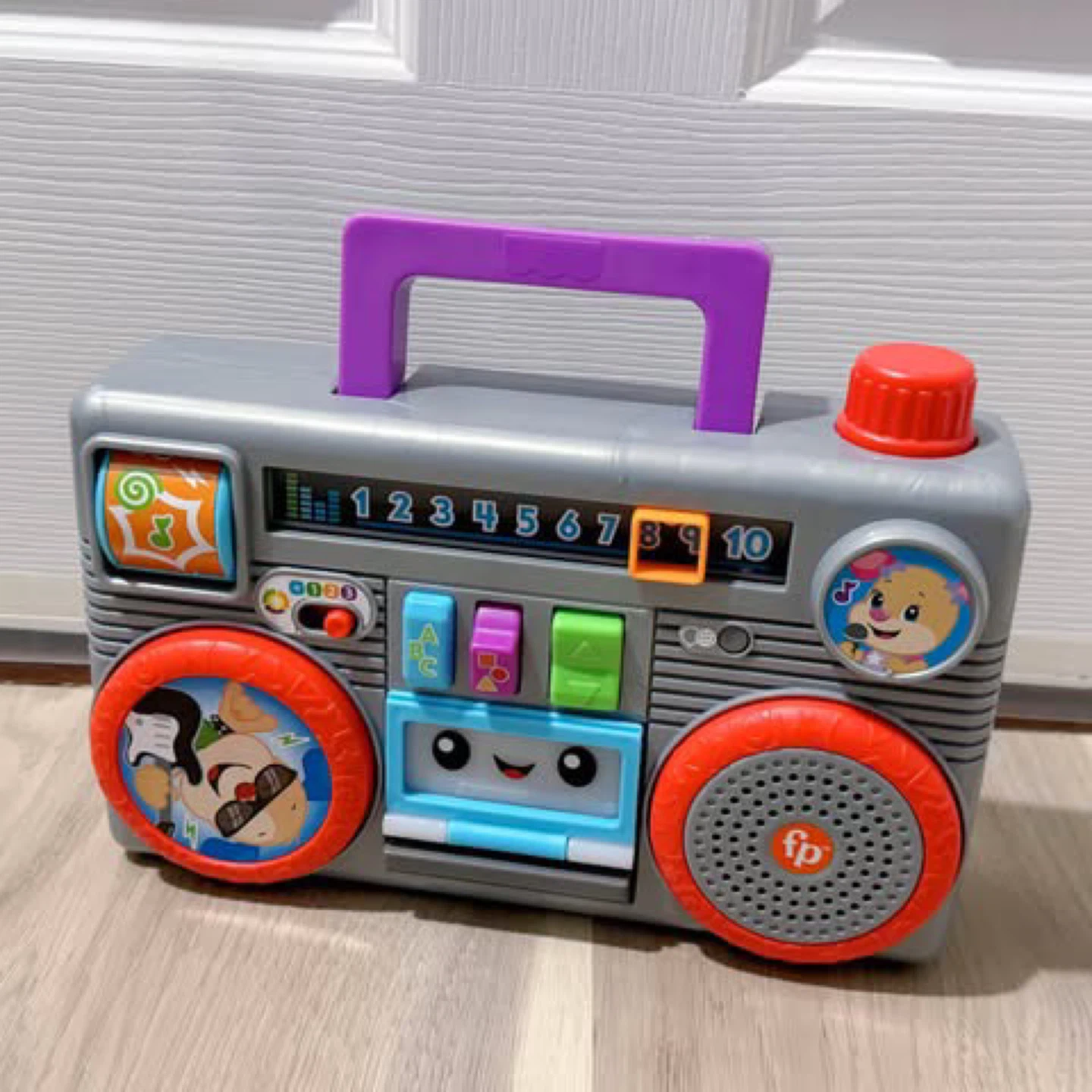 ⭐️SALE⭐️95% New Fisher Price Laugh & Learn Toy Boombox / Radio