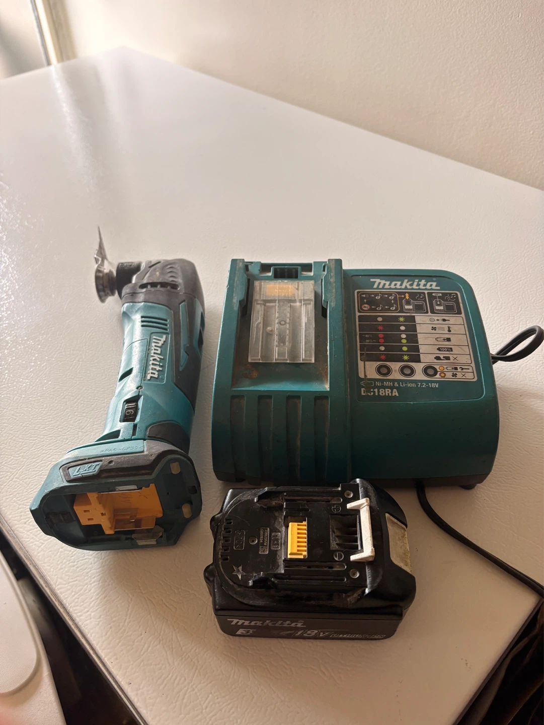 Makita Oscillating Multi-Tool with Charger and Battery