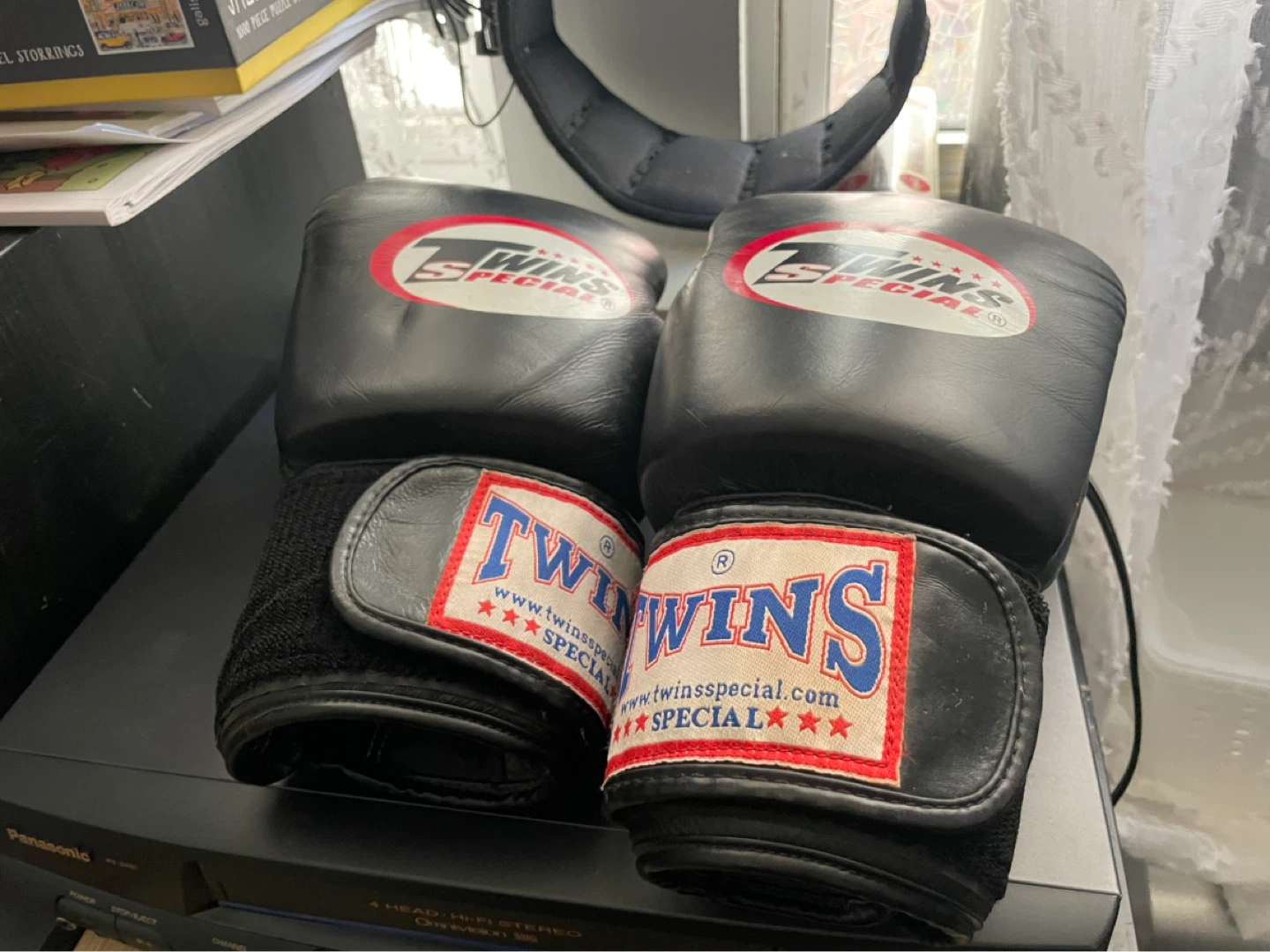 Everlast and Twins Special Boxing Gloves - photo 2