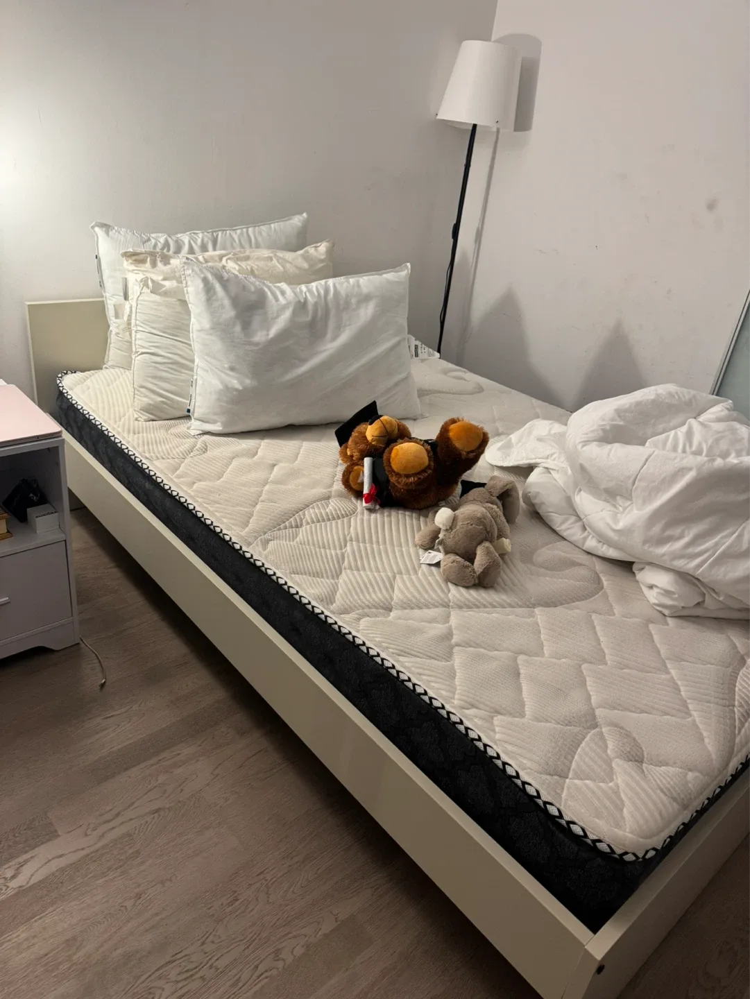 Twin Mattress and ikea Bed Frame - photo 2