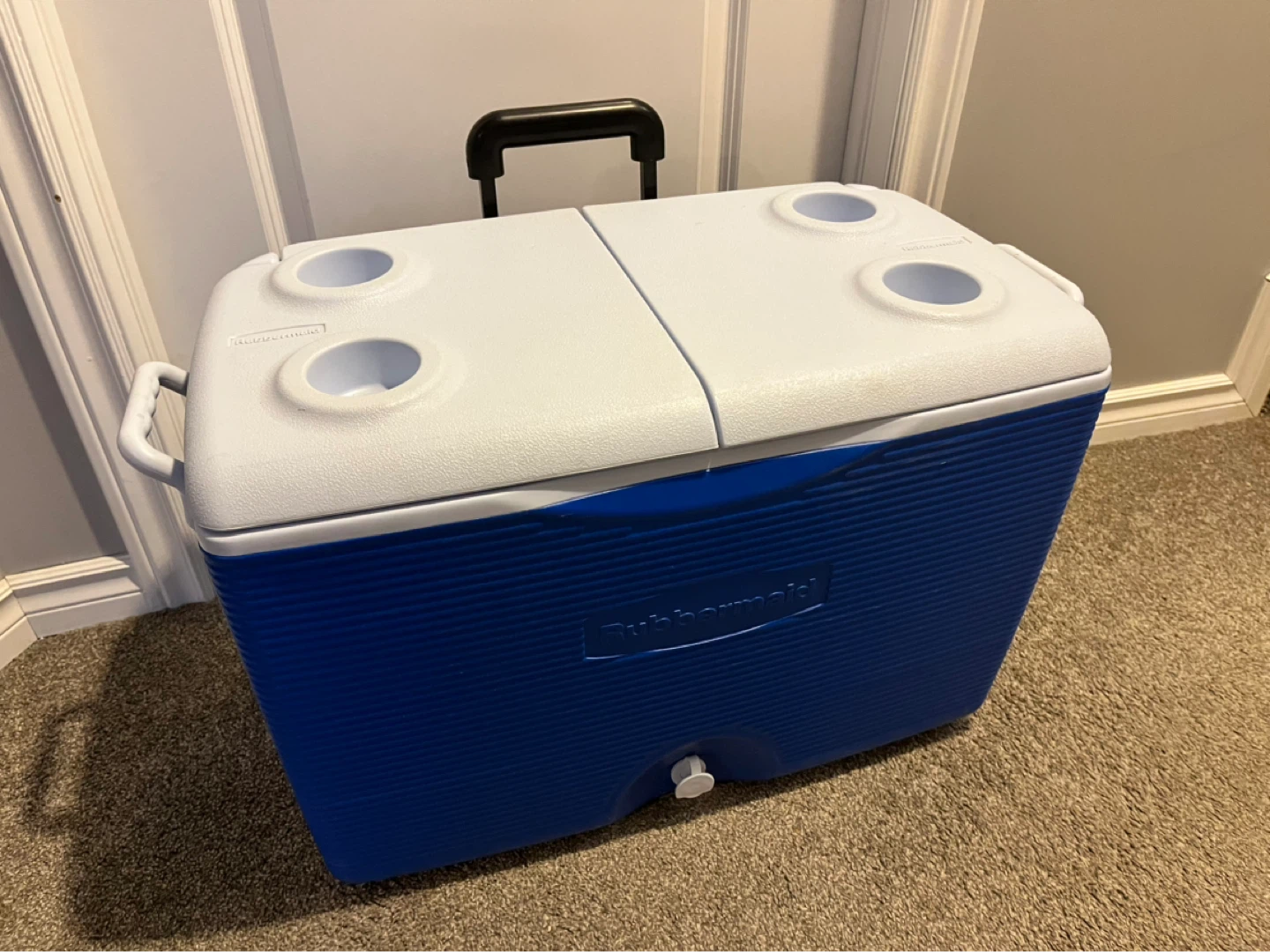 Rubbermaid Cooler with Wheels