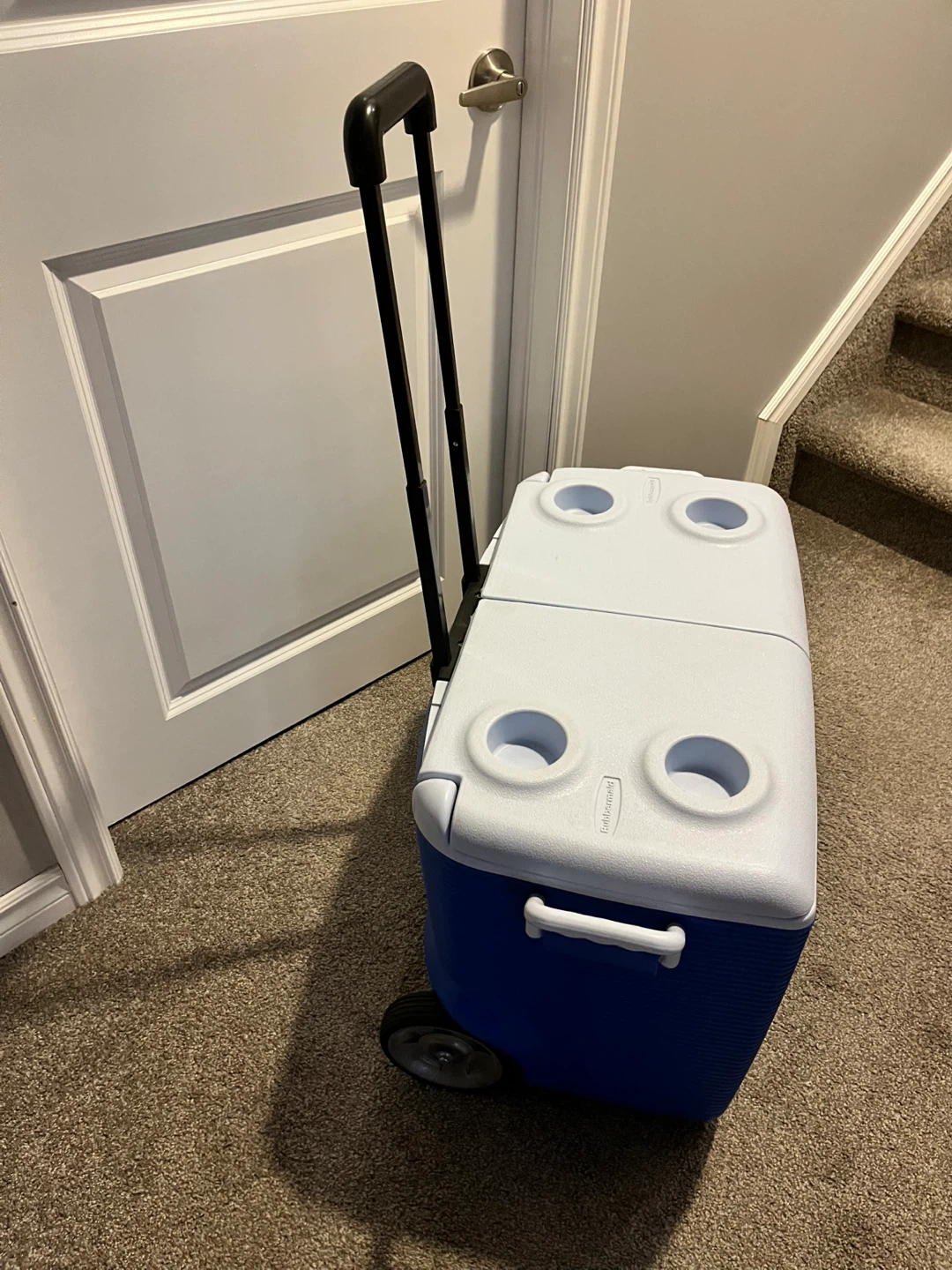 Rubbermaid Cooler with Wheels - photo 4