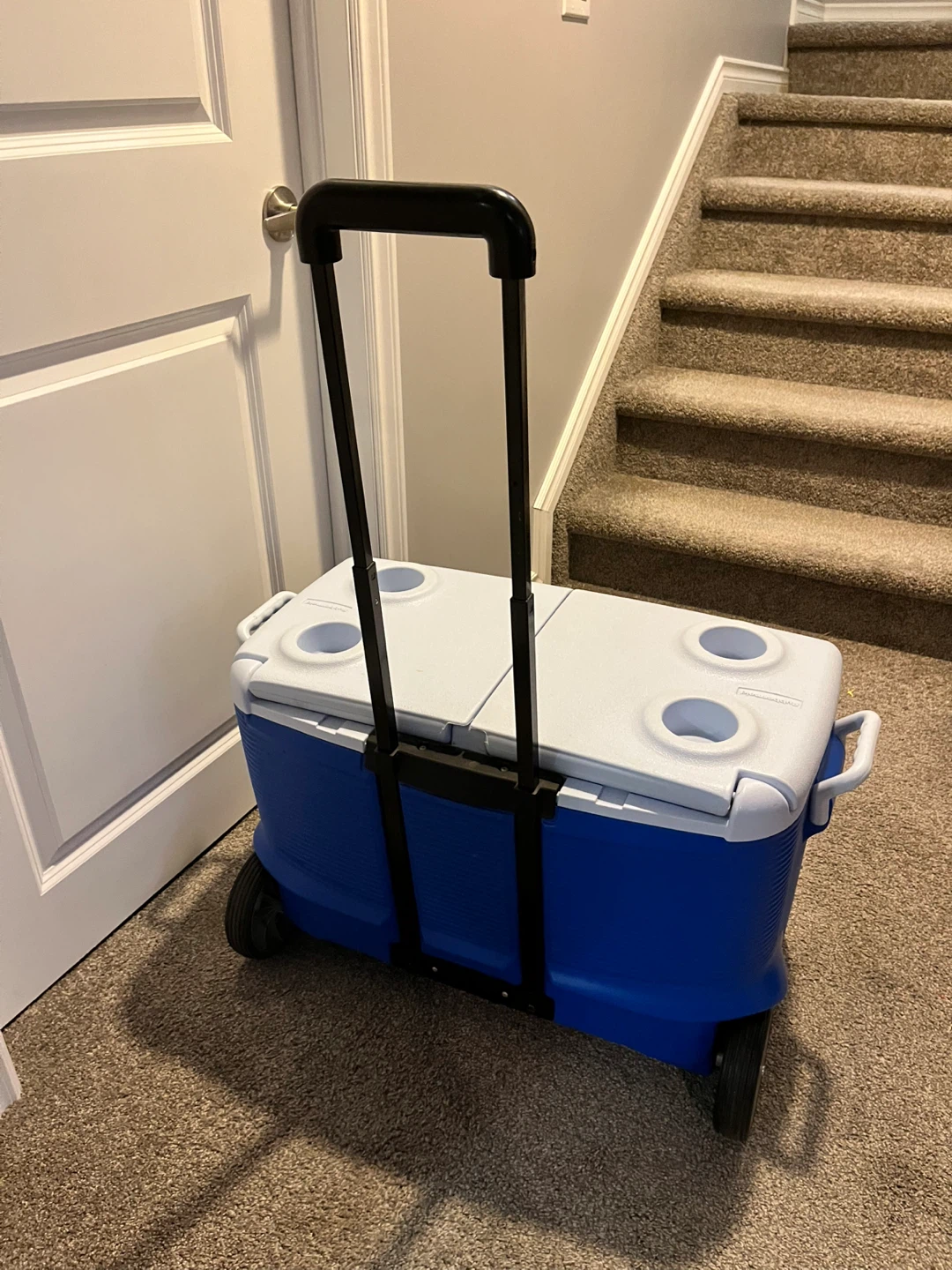 Rubbermaid Cooler with Wheels - photo 3