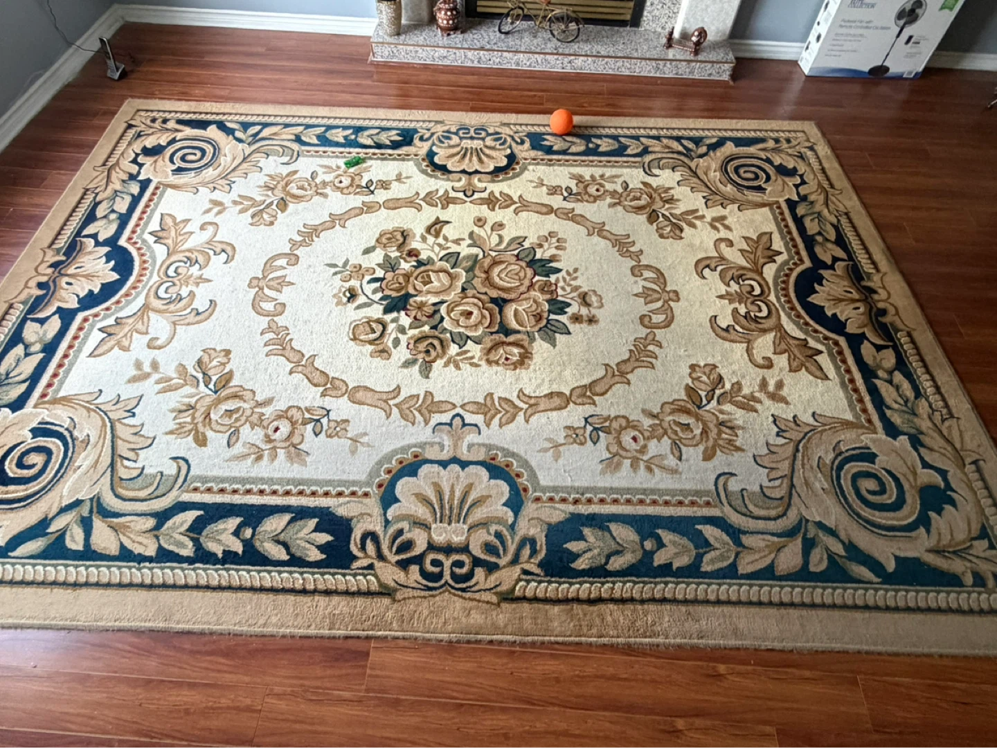 Traditional Floral Area Rug - photo 2