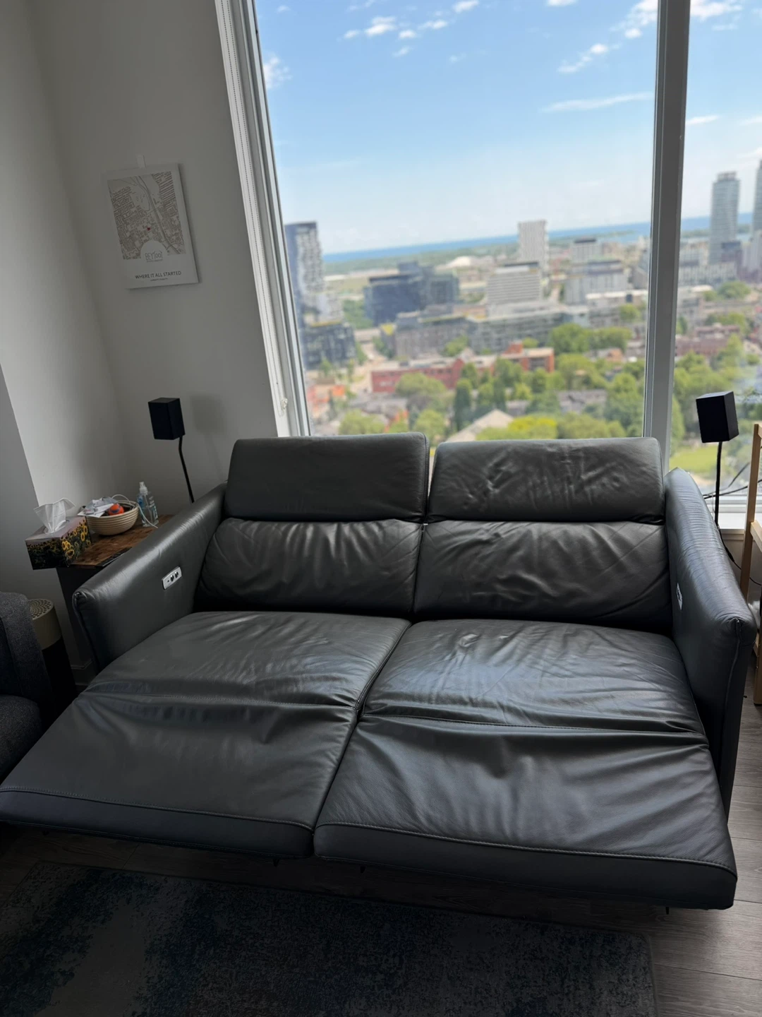 Valencia - Italian Leather Recliner Sofa (Like new) - photo 2