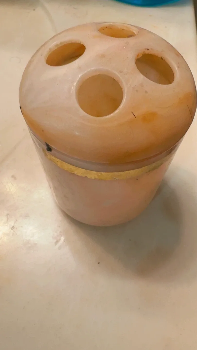 ⚽ Vintage Toothbrush Holder