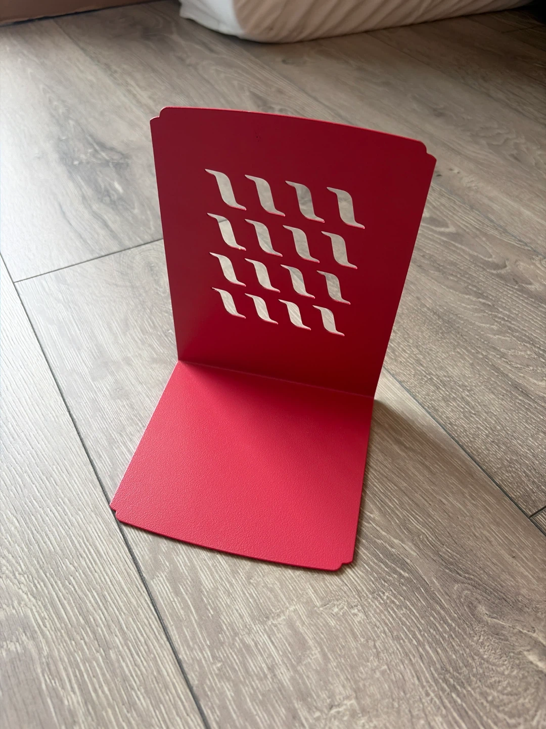 Free: Red Bookend(pick up only on June 26, 27, or 30) - photo 2