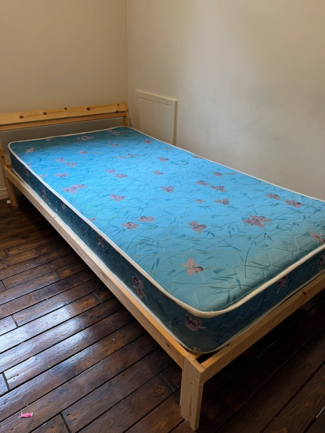 The price is negotiable Single Mattress - photo 2