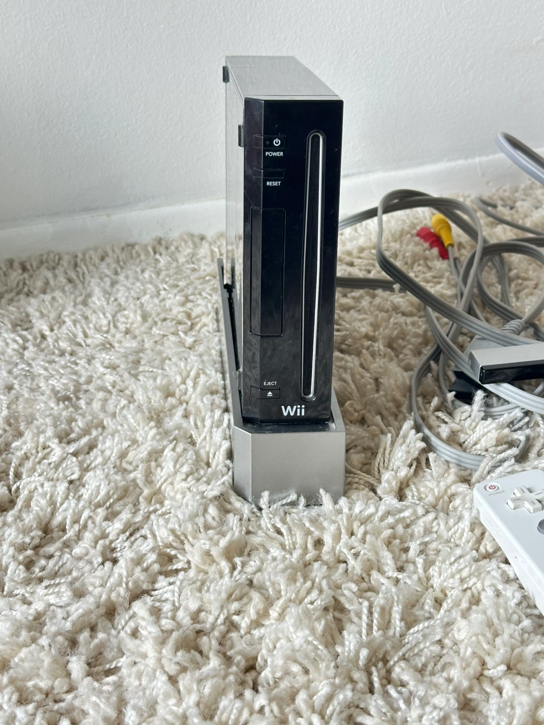 Nintendo Wii Console Bundle with Games and Controllers - photo 3