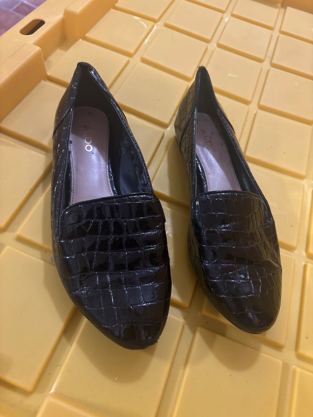 ⚽ ALDO Black Croc Embossed Loafer Flats