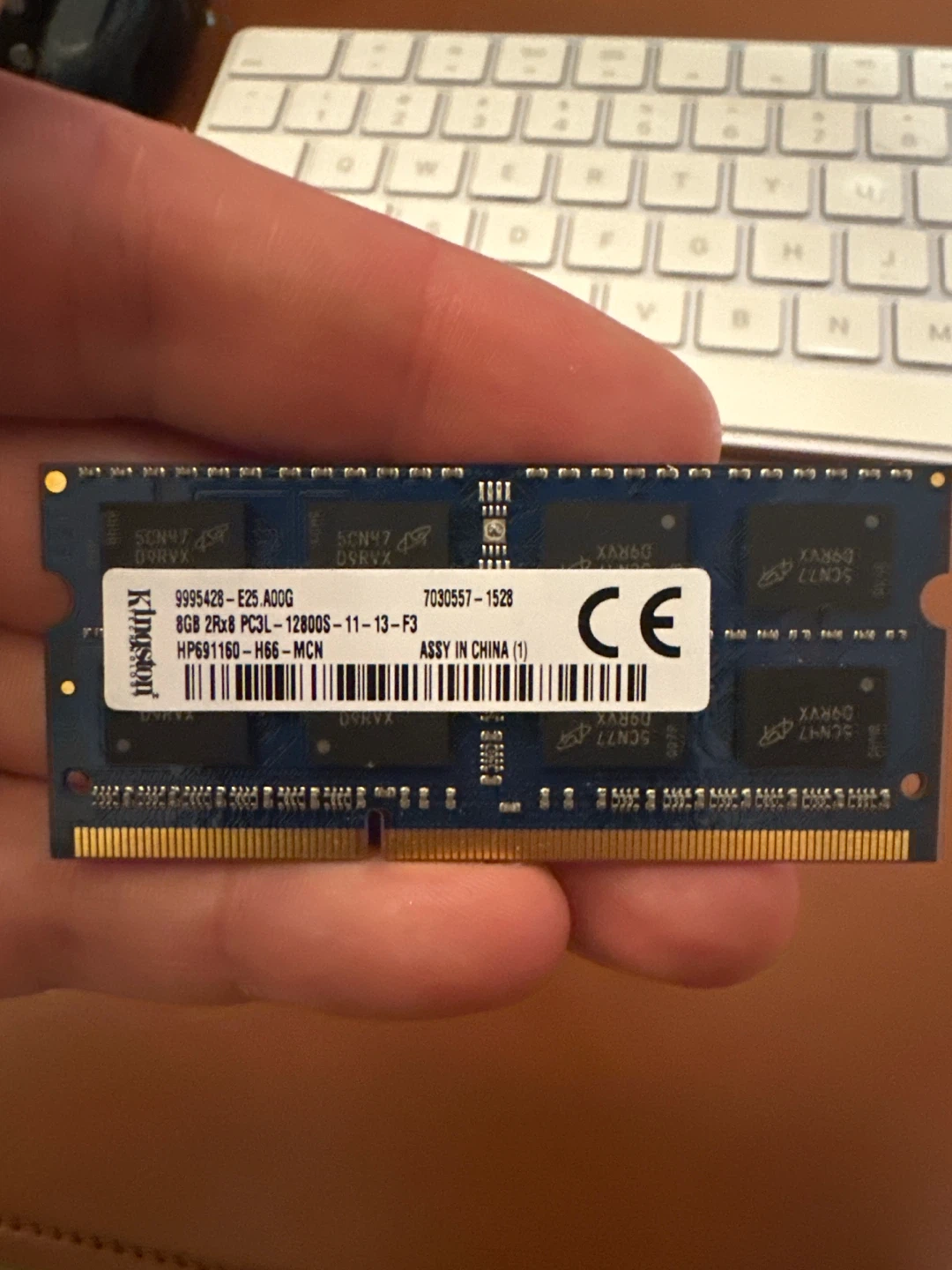 8GB DDR3L laptop RAM + Broadcom Wi-Fi/Bluetooth card