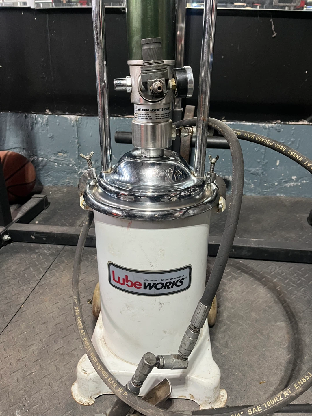 LubeWorks Lubricating Equipment Greaser