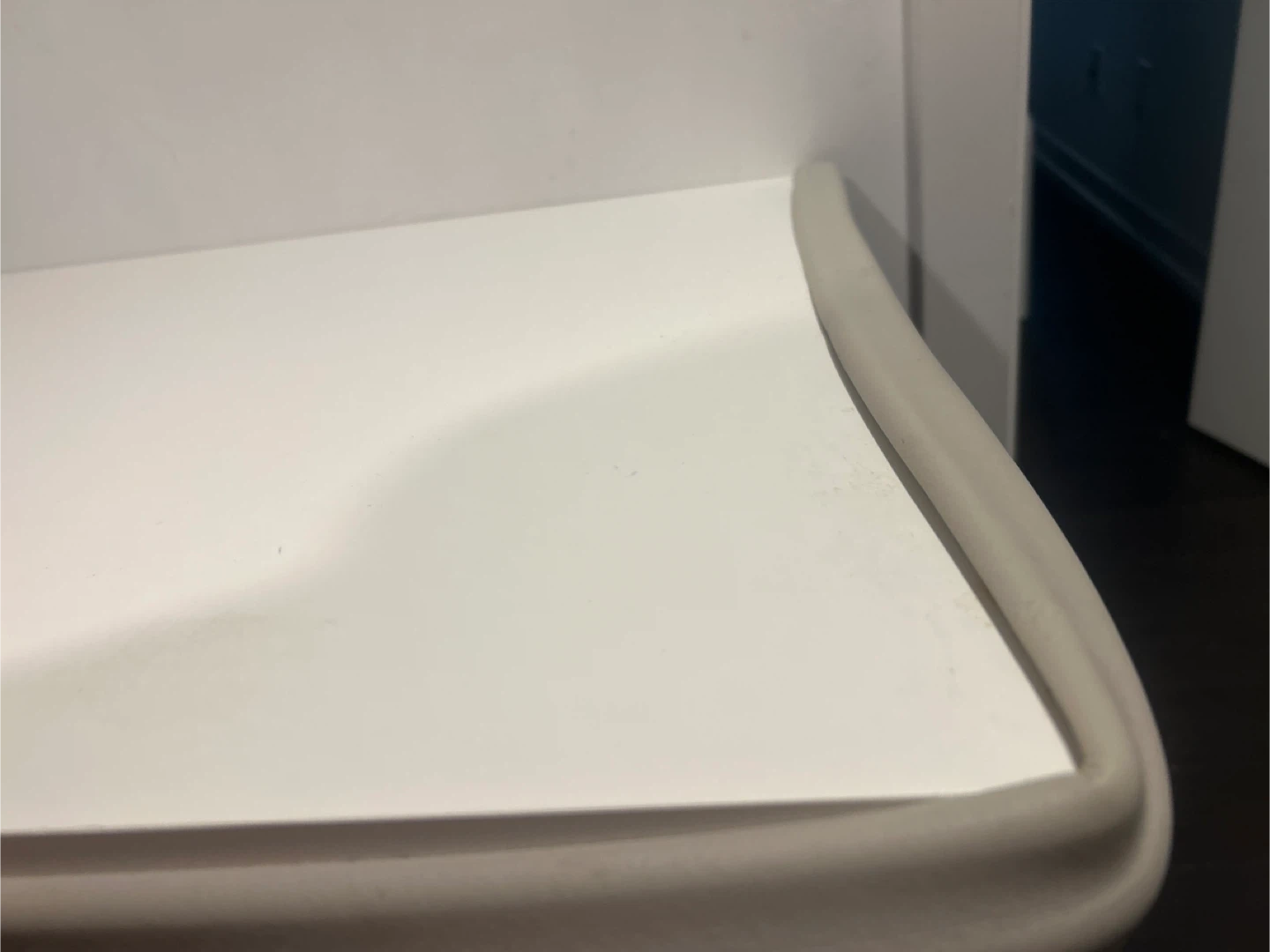 Ikea 100cm*60cm White and Black Desk - photo 4