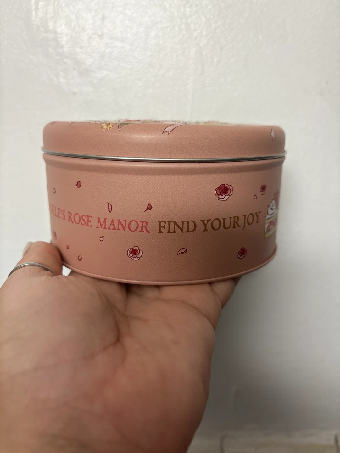 ⚽️Ardele's Rose Manor Round Tin New - photo 2