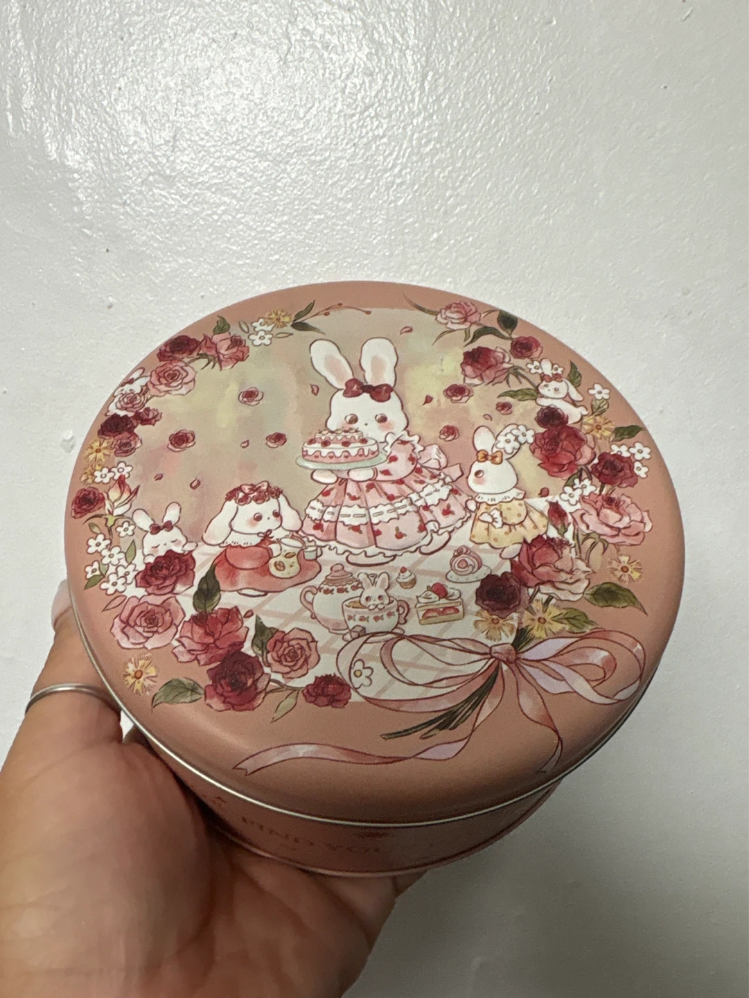 ⚽️Ardele's Rose Manor Round Tin New