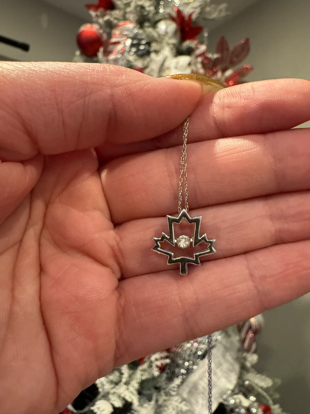 Canadian Maple Leaf ⚽️ Dancing Diamond Pendant Necklace