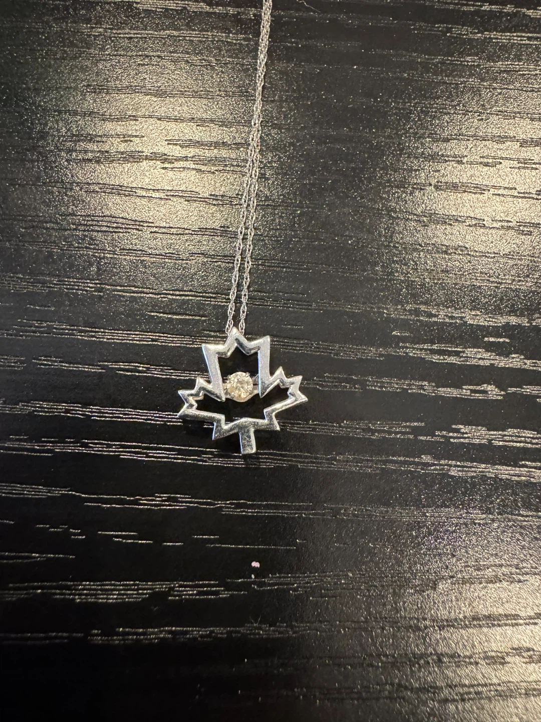 Canadian Maple Leaf ⚽️ Dancing Diamond Pendant Necklace - photo 2