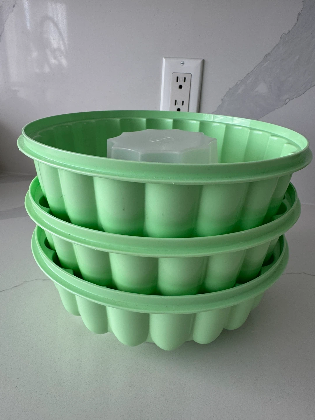 Tupperware Gelatin Molds ⚽️ - photo 4