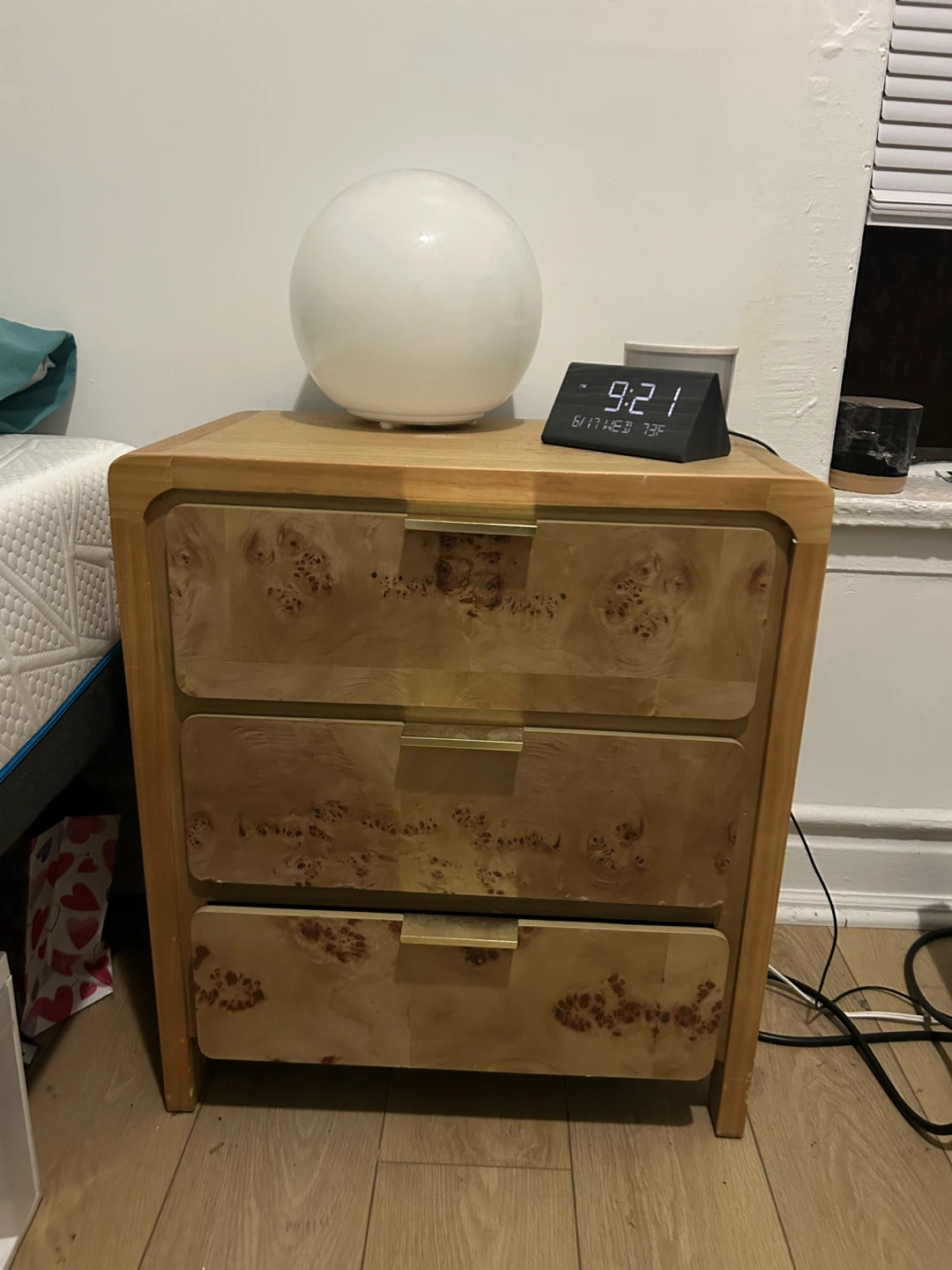 Nightstand/endtable