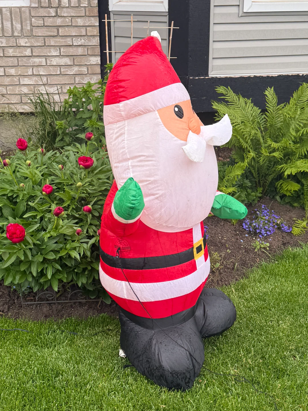 4 ft blow up Santa for Christmas ⚽️ - photo 2