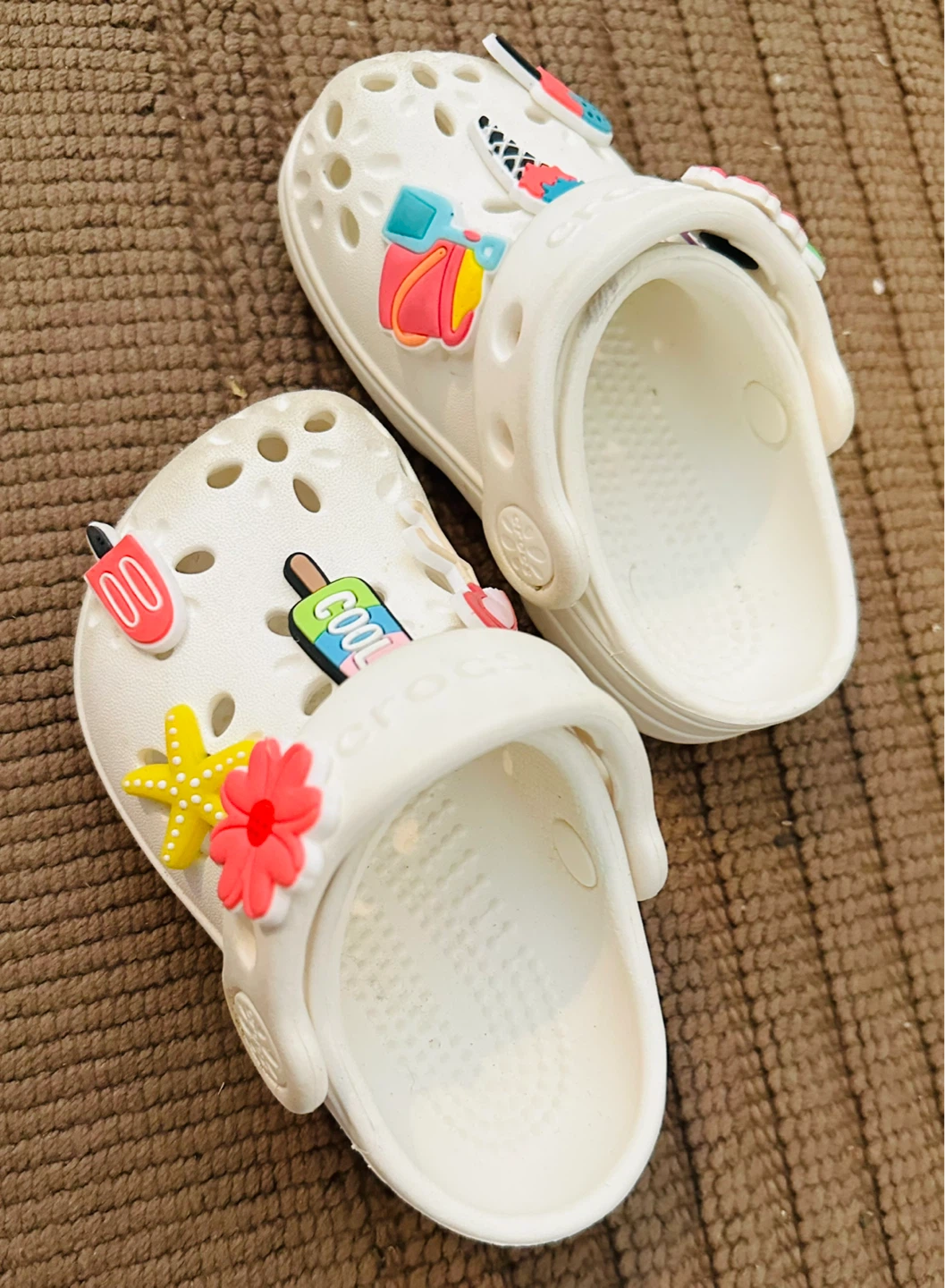Toddler White Crocs with Charms SIZE:C6