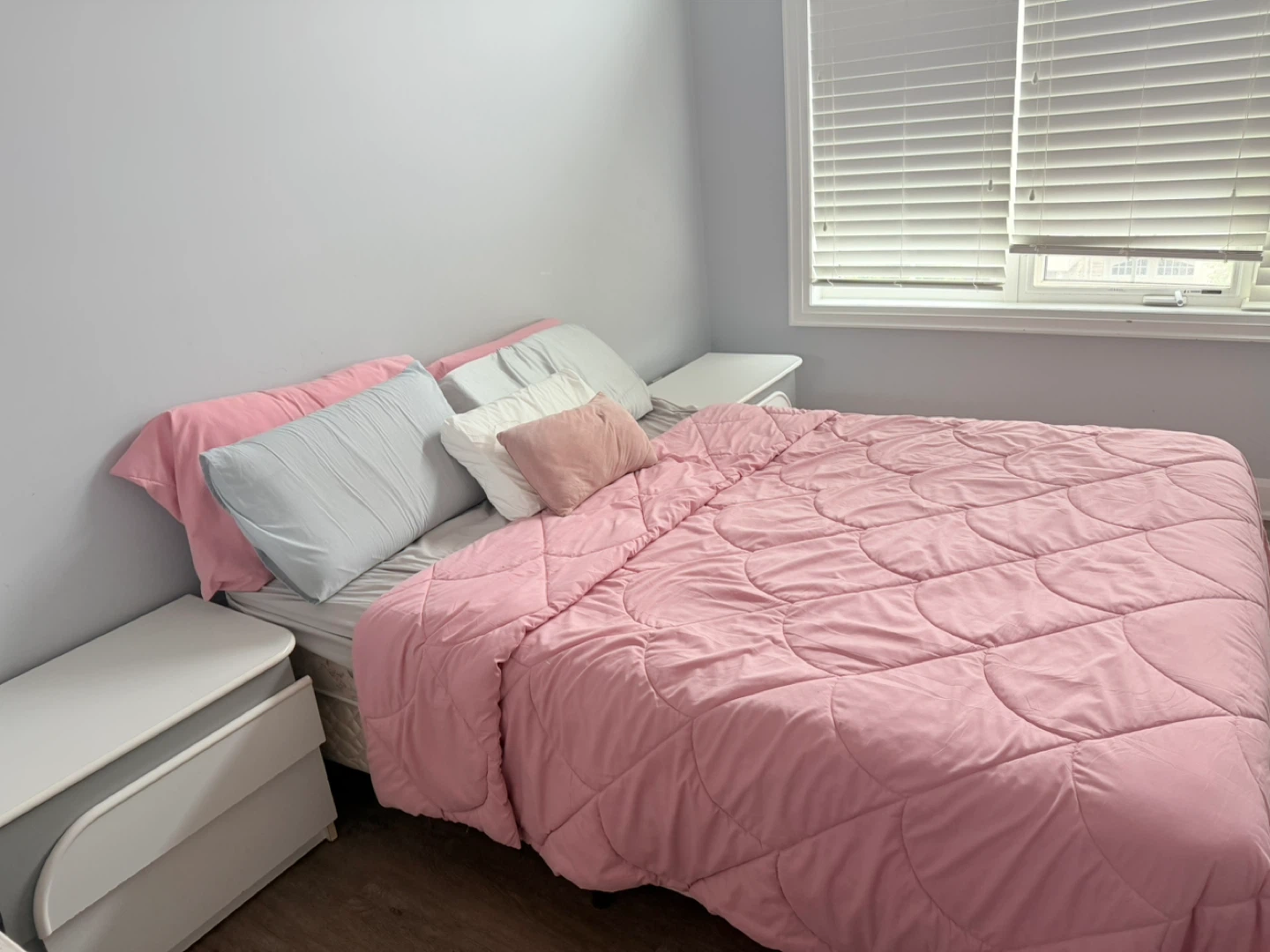 Queen Bed Set – Mattress + 2 Nightstands